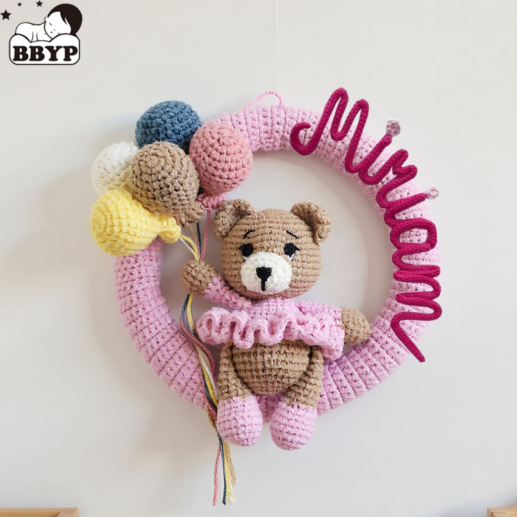 Baby Nursery Ideas - Персонализированный вязаный крючком венок с медведем
